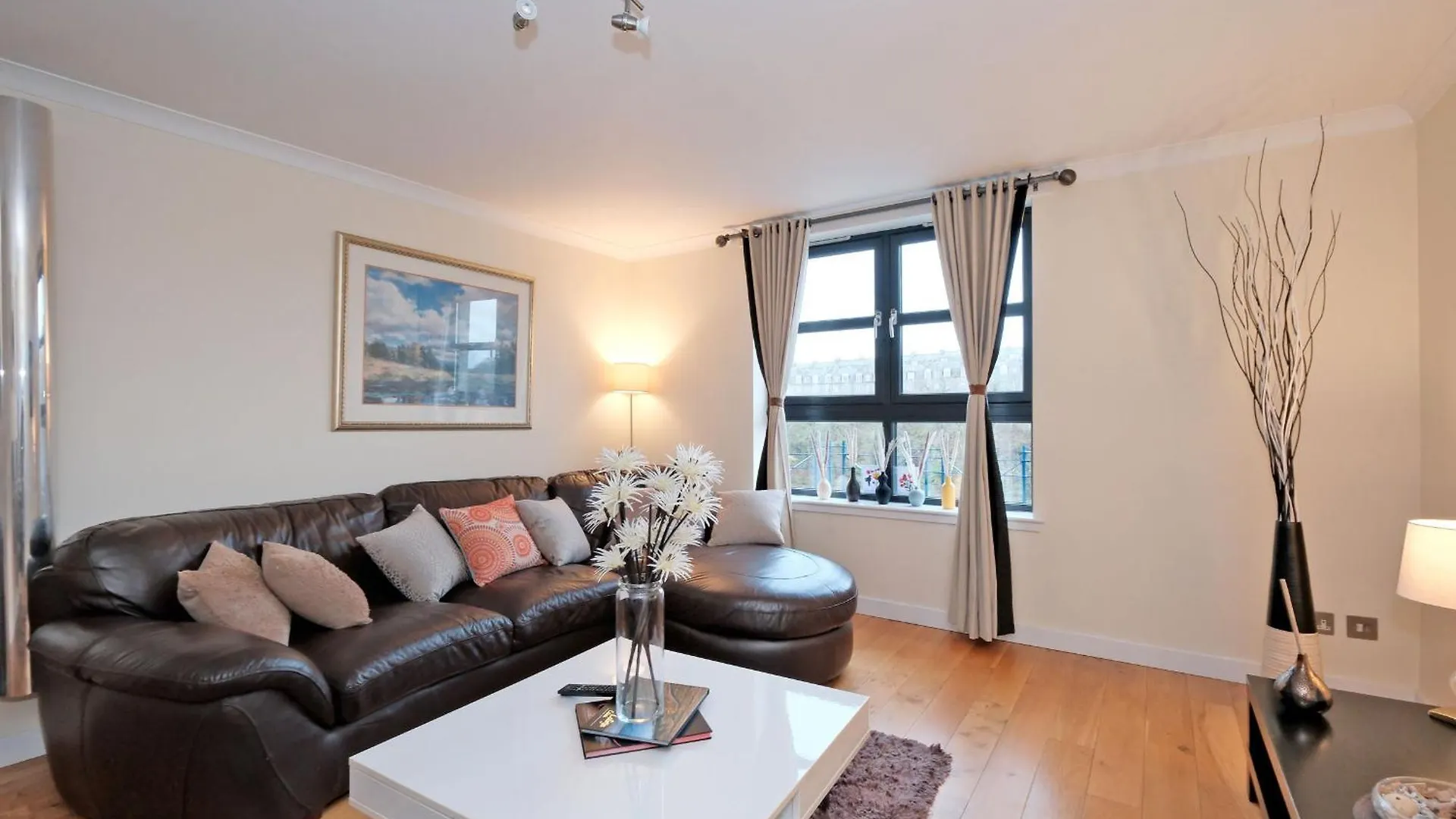 Riverview-2Br-Sleeps4-Citycentre-Parking-Fastwifi Aberdeen 0*,